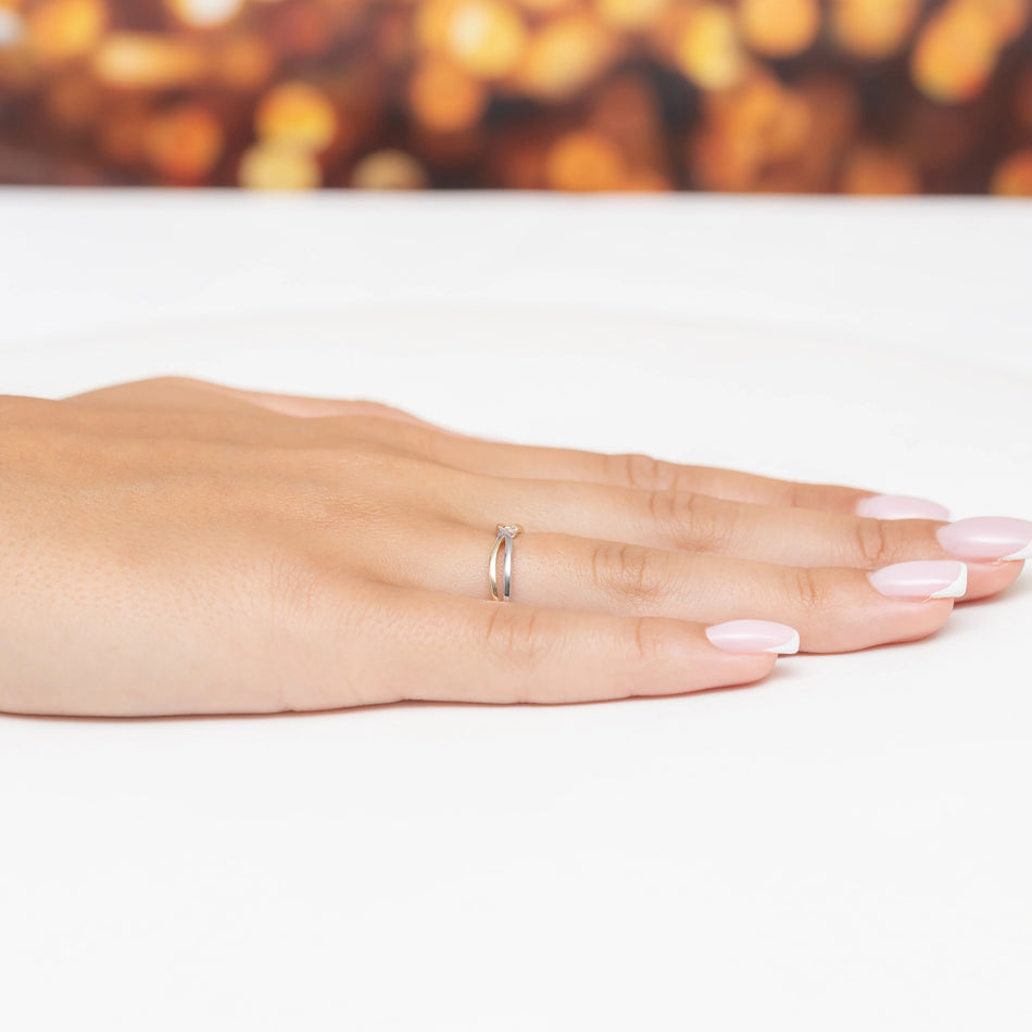 Zweifarbiger Goldgeflecht-Ring mit Zirkonia