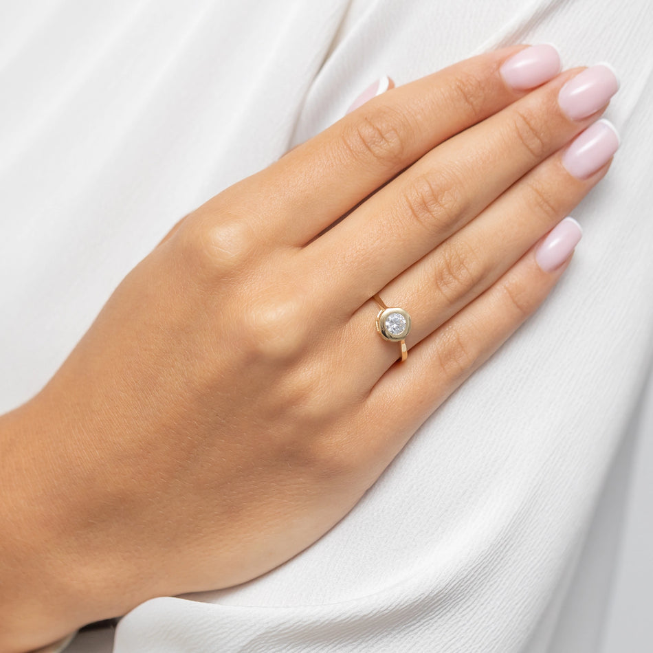 Goldring mit Zirkonia