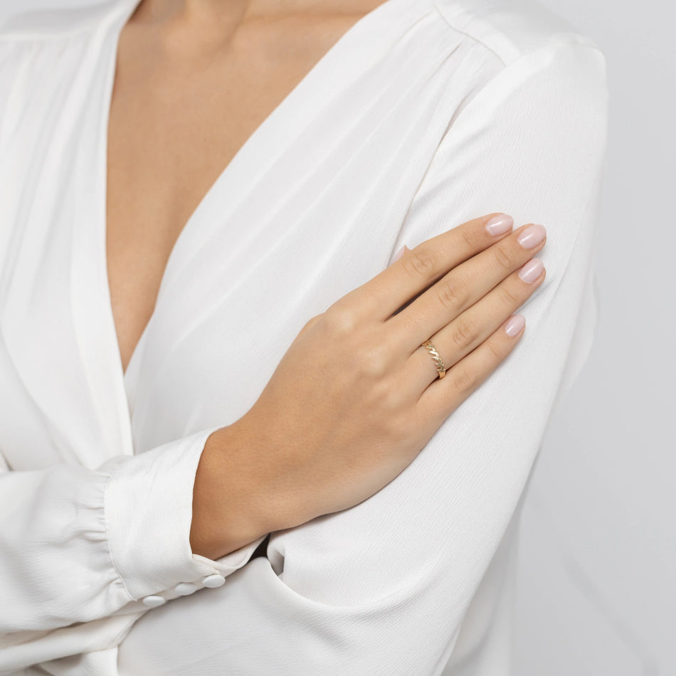 Goldring mit Zirkonia-Blättern