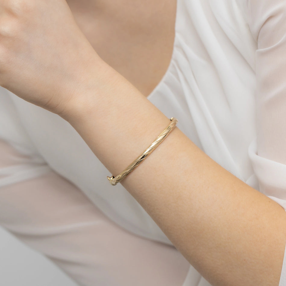 Gold steifes verziertes Armband