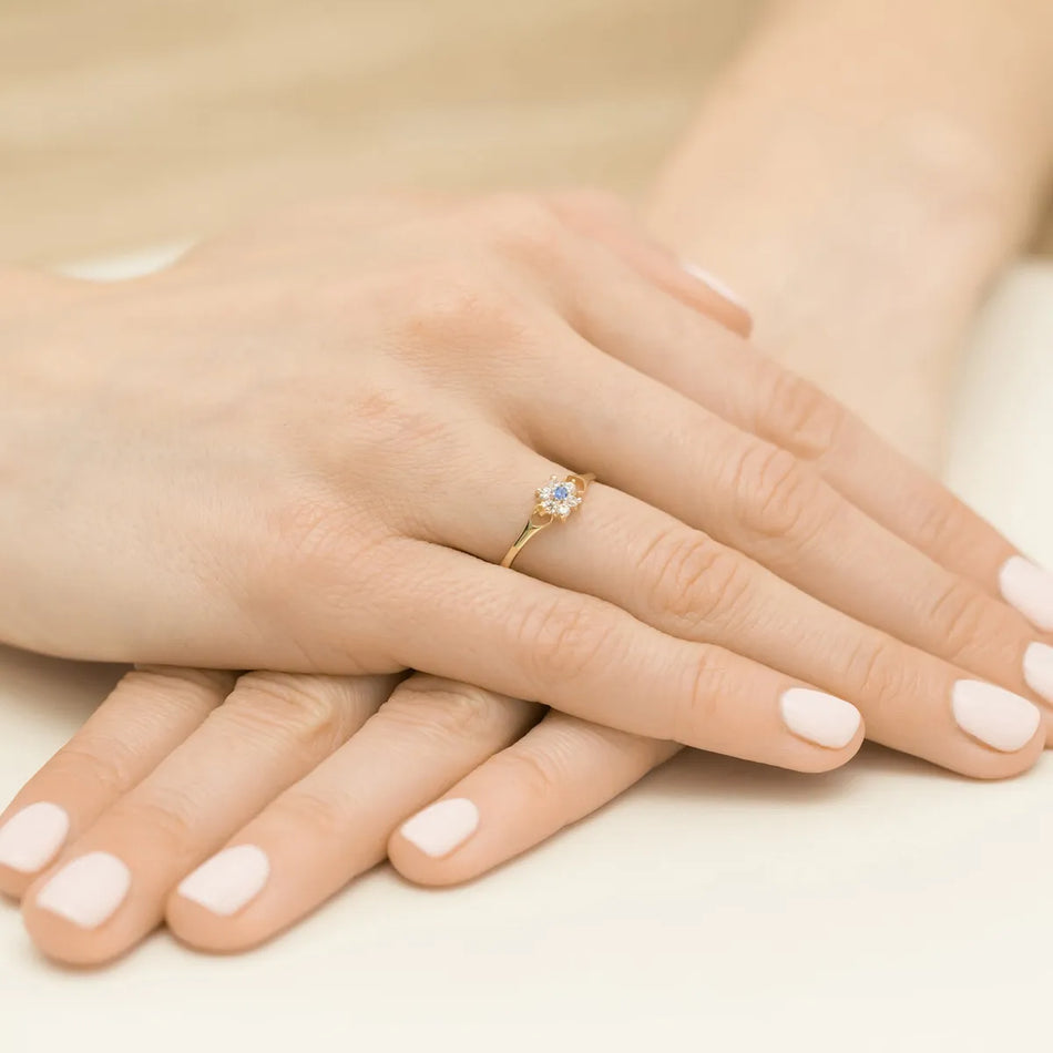 Goldring mit Zirkonia-Blume