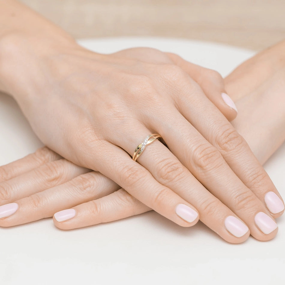 Gold geflochtener Ring mit Zirkonia