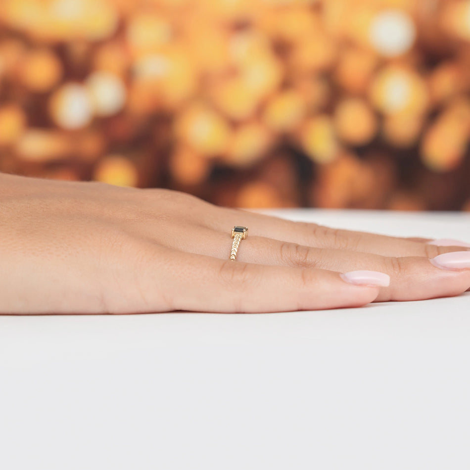 Goldring mit Zirkonia Fischgrätmuster