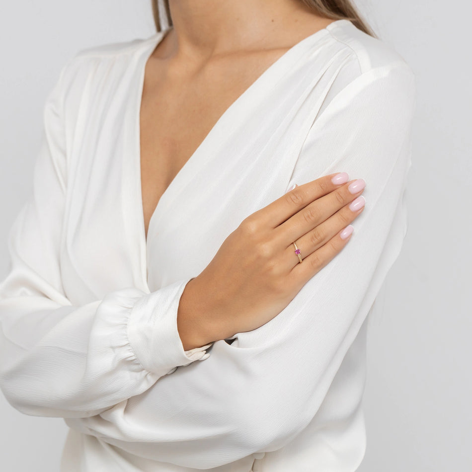 Goldring mit Zirkonia Fischgrätmuster