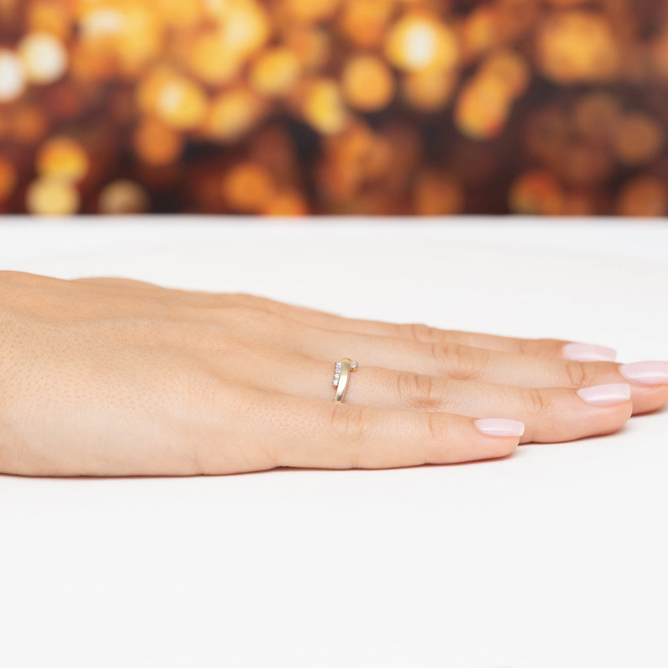 Goldring mit Zirkonia Wellen