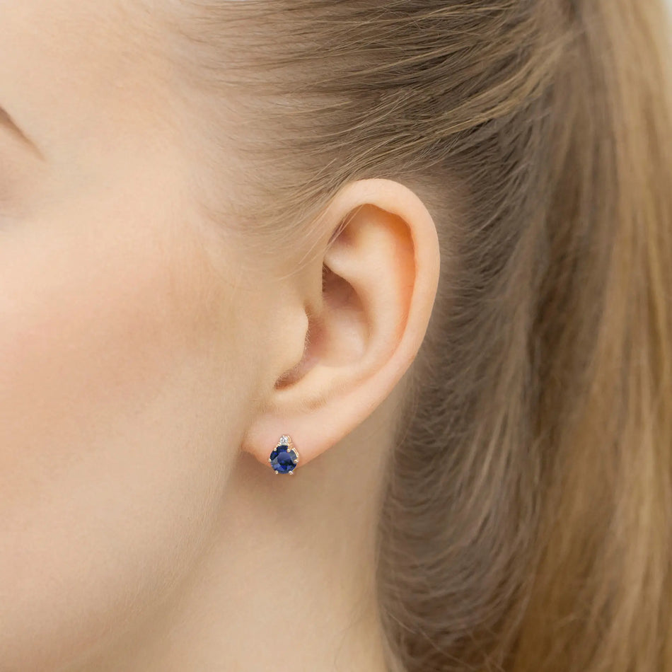 Goldohrringe mit 0,50 ct Saphiren und 0,029 ct Diamanten