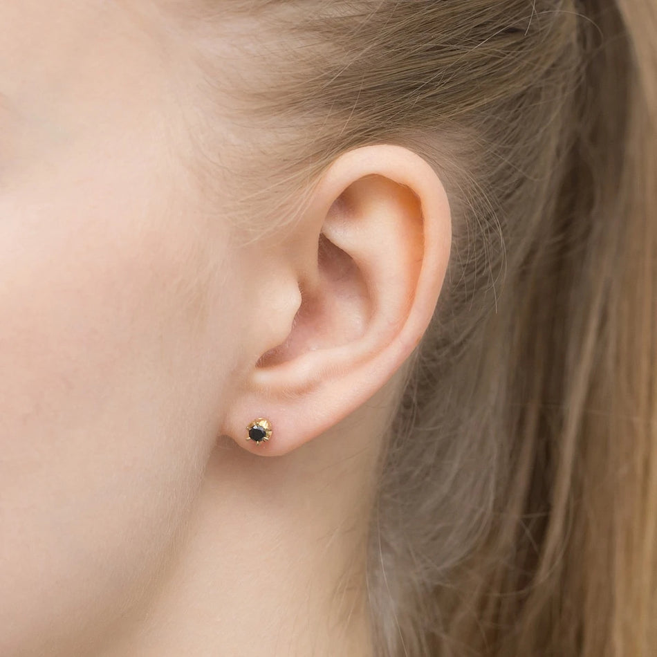 Goldohrringe mit 0,12 ct schwarzen Diamanten