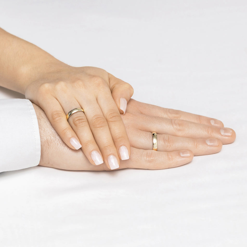 Klassische leicht abgerundete goldene Eheringe 3mm