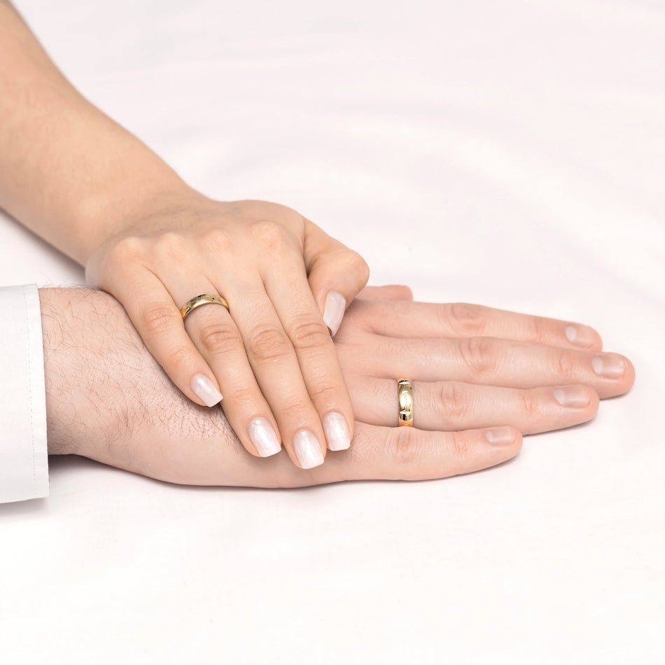 Goldene Eheringe Ringe Pulse 4 und 5 mm