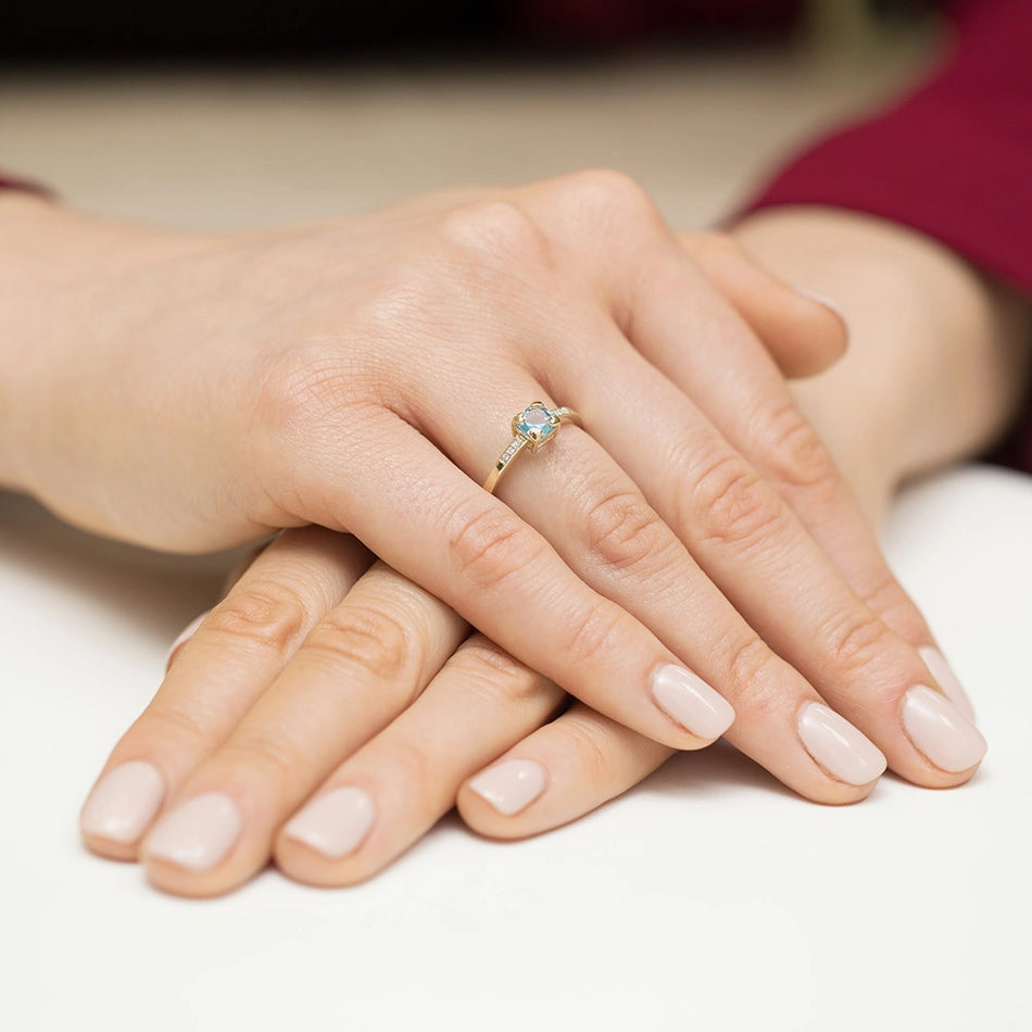 Goldring mit 0,70 ct Topas und Diamanten