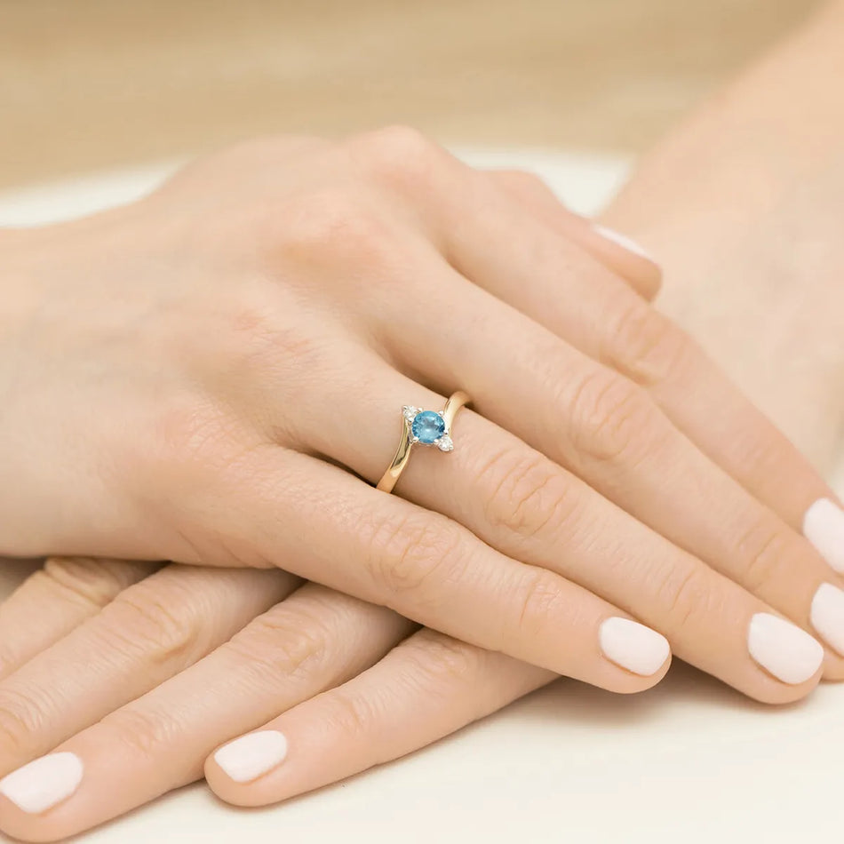 Goldring mit 0,60 ct Topas und Diamanten