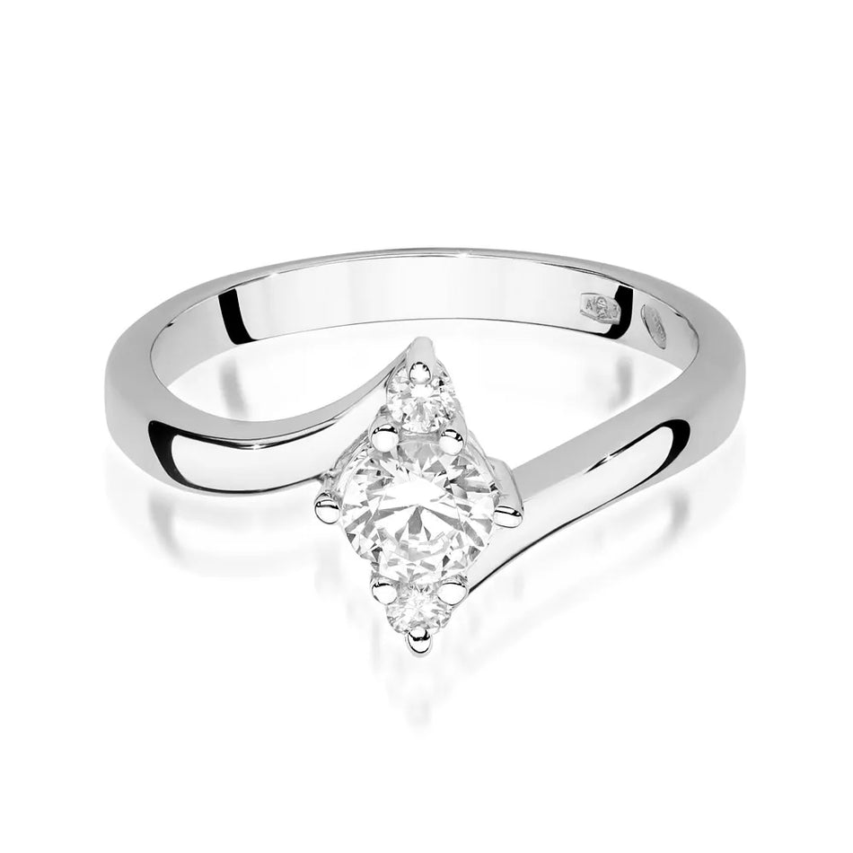 Goldring mit 0,60 ct weißem Saphir und Diamanten