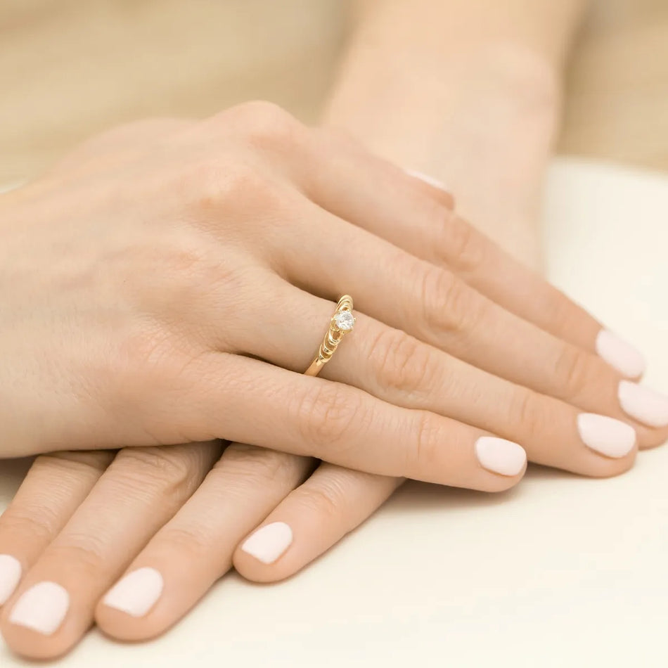 Goldring mit 0,15 ct Diamant