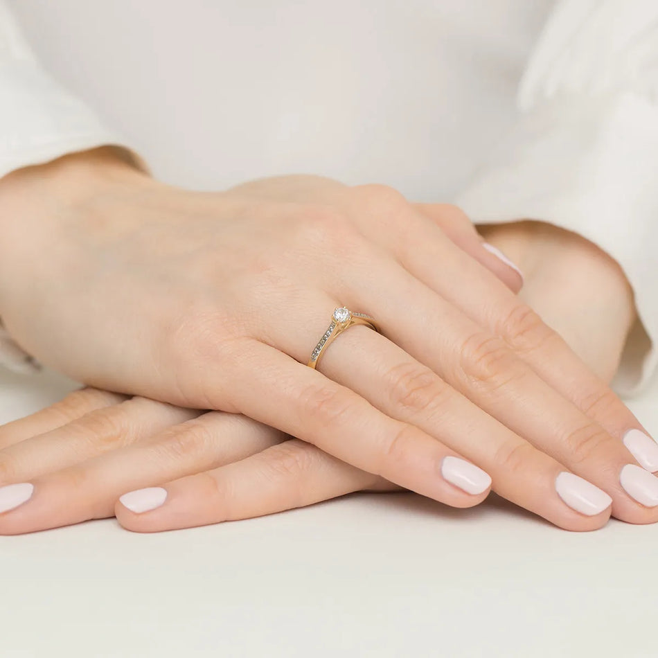 Gold Ring with 0.20ct and 0.092ct Diamonds