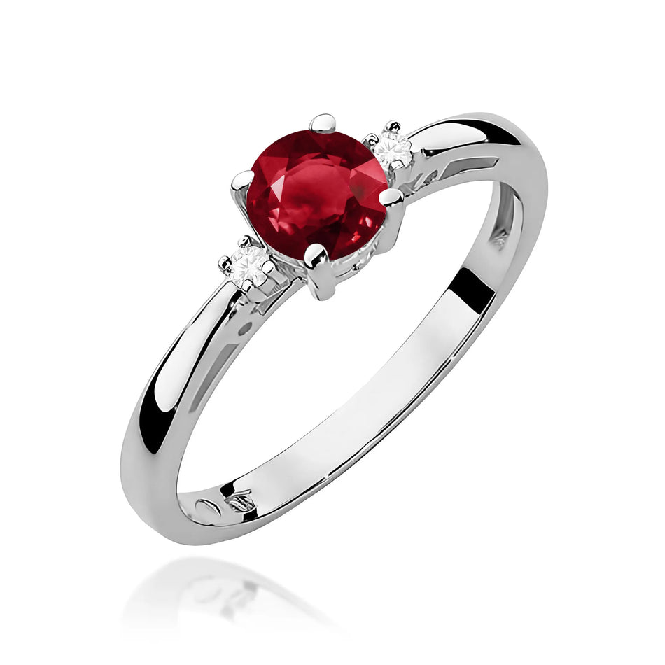 Gold Ring with 0.60ct Garnet and Diamonds