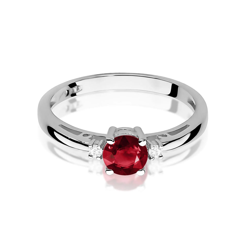 Gold Ring with 0.60ct Garnet and Diamonds