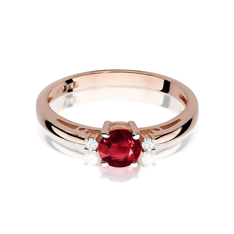 Gold Ring with 0.60ct Garnet and Diamonds