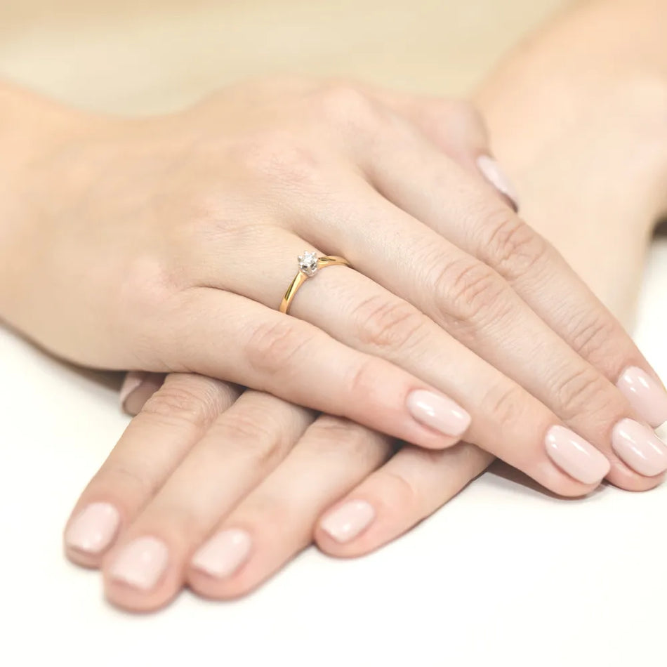 Gold Ring with 0.10ct Diamond