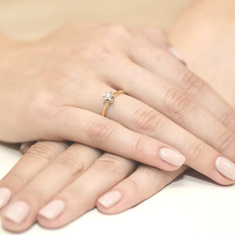 Gold Ring with 0.25ct Lab-Diamon