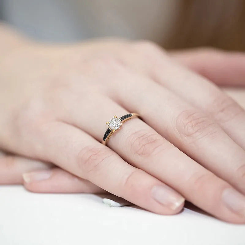 Goldring mit 0,04 ct Diamant und 0,005 ct Diamanten