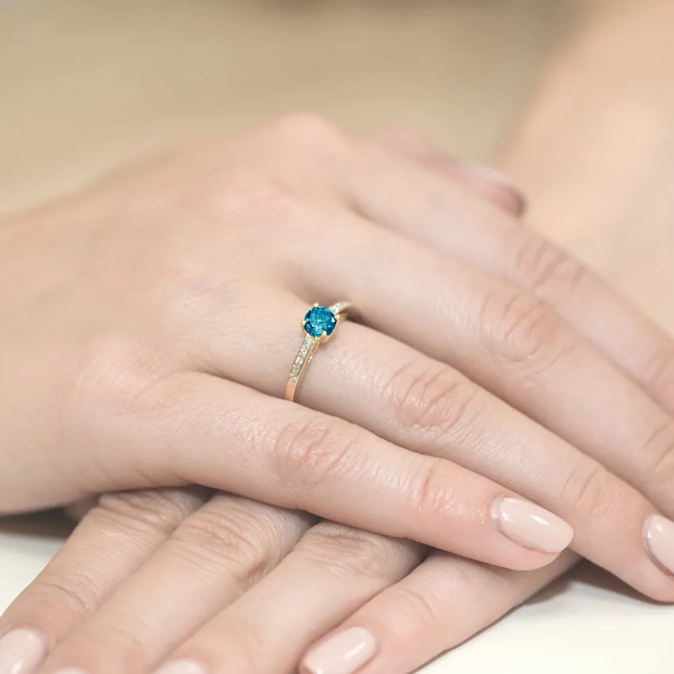 Gold Ring with 0.50ct Topaz London Blue and 0.05ct Diamonds