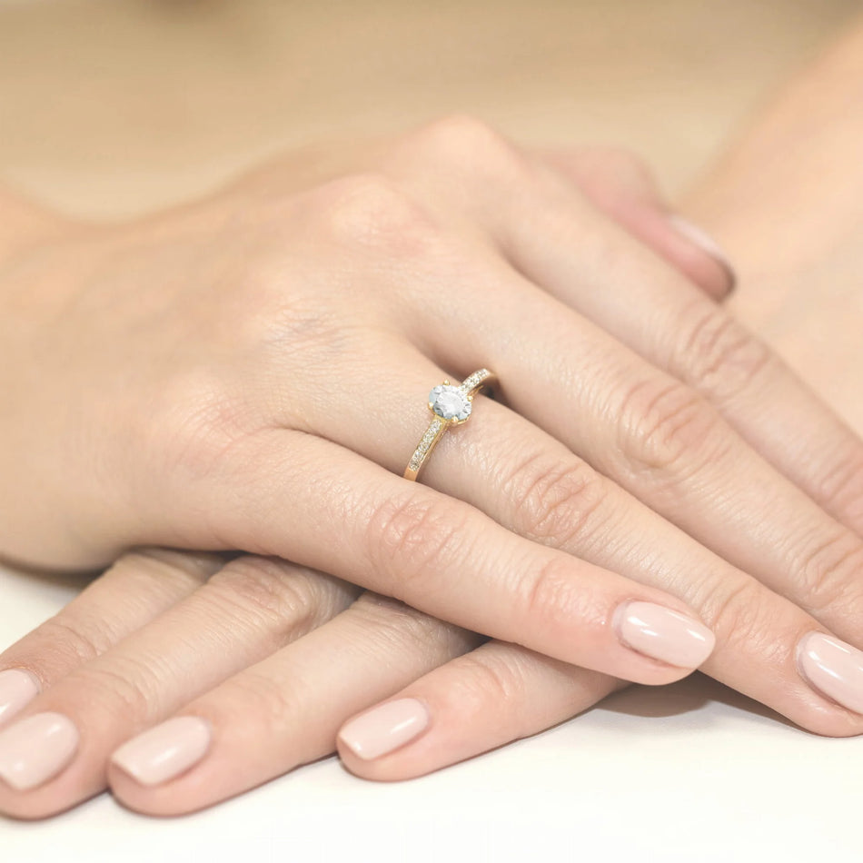 Gold Ring with 0.40ct Lab-diamond and 0.05ct Diamonds