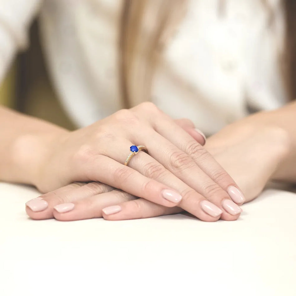 Gold Ring with 0.70ct Sapphire and 0.05ct Diamonds