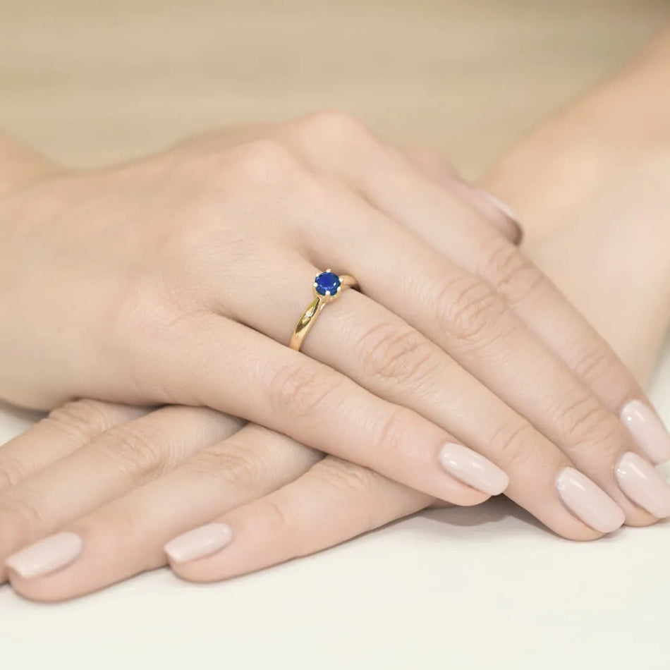 Gold Ring with 0.50ct Sapphire and Diamonds