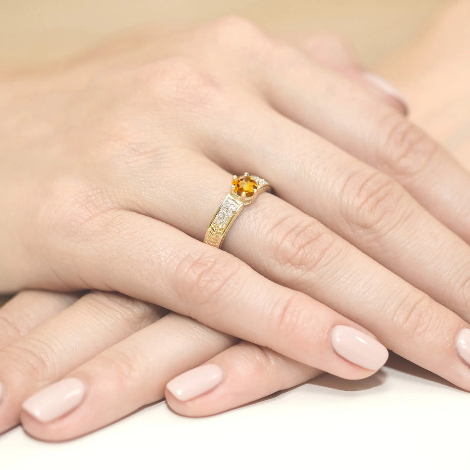 Goldring mit 0,50 ct Citrin und Diamanten