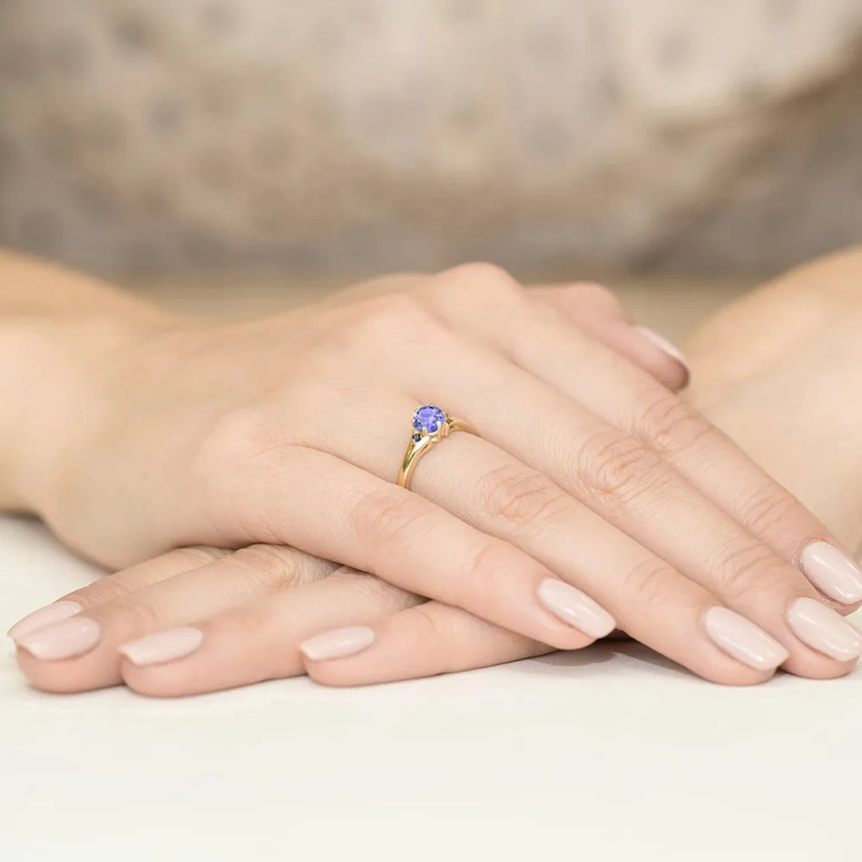 Gold Ring with 0.50ct Tansanit and Black Diamonds