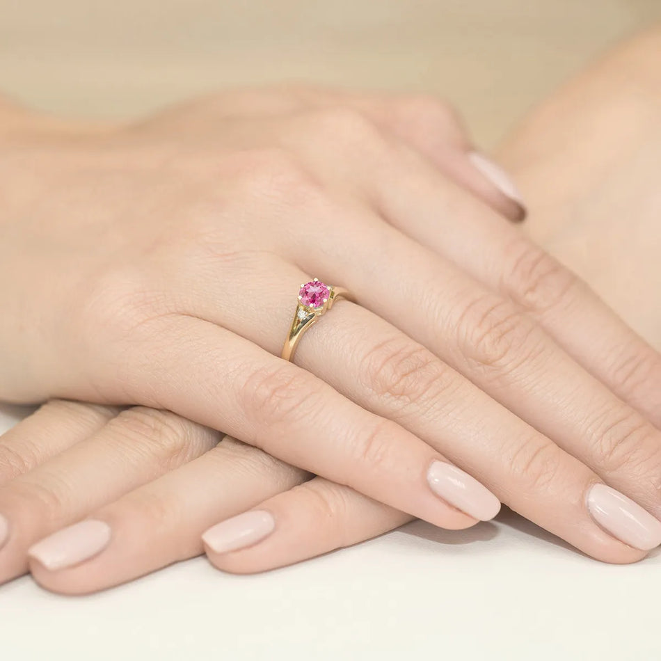Gold Ring with 0.60ct Pink topaz and Diamonds