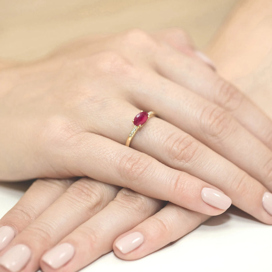 Gold Ring with 0.60ct Ruby and 0.03ct Diamonds