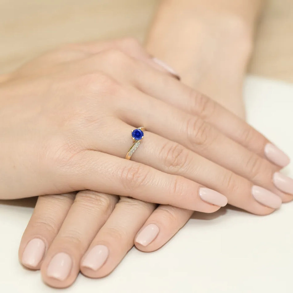 Gold Ring with 0.50ct Sapphire and 0.05ct Diamonds
