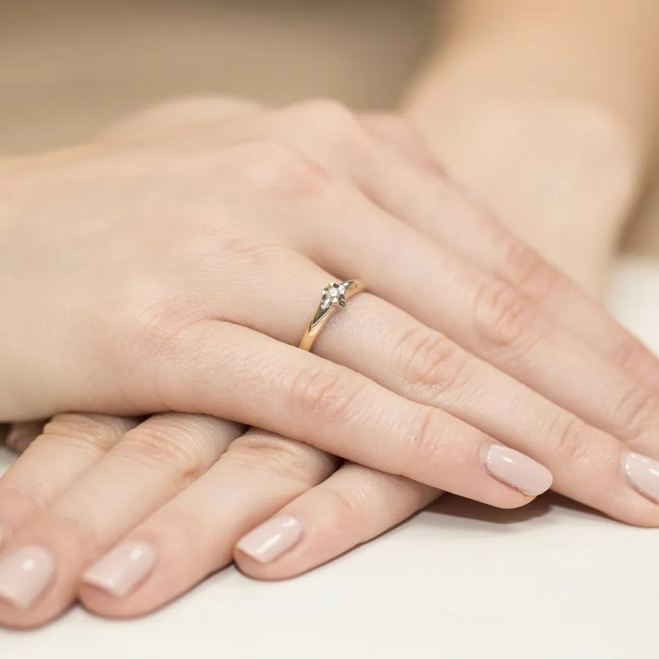 Goldring mit 0,05 ct Diamant