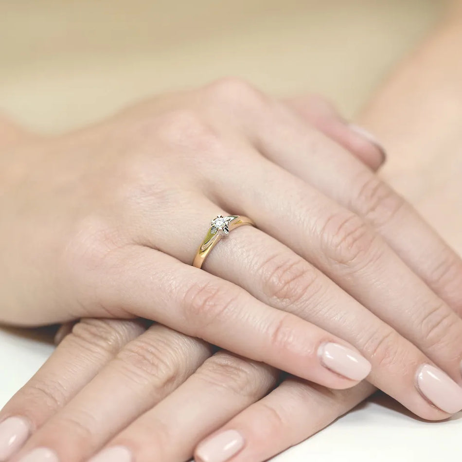 Goldring mit 0,08 ct Diamant