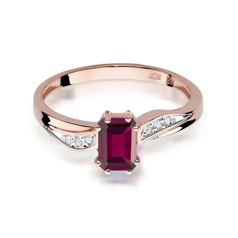 Gold Ring with 0.70ct Garnet and 0.03ct Diamonds