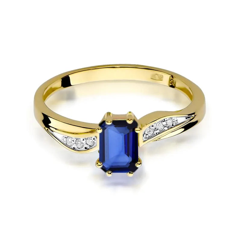 Gold Ring with 0.60ct Sapphire and 0.03ct Diamonds