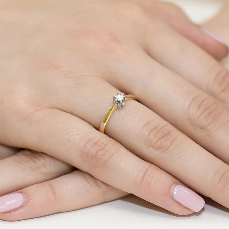 Goldring mit 0,08 ct Diamant