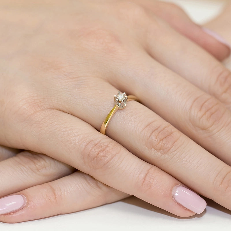 Gold Ring with 0.20ct Diamond