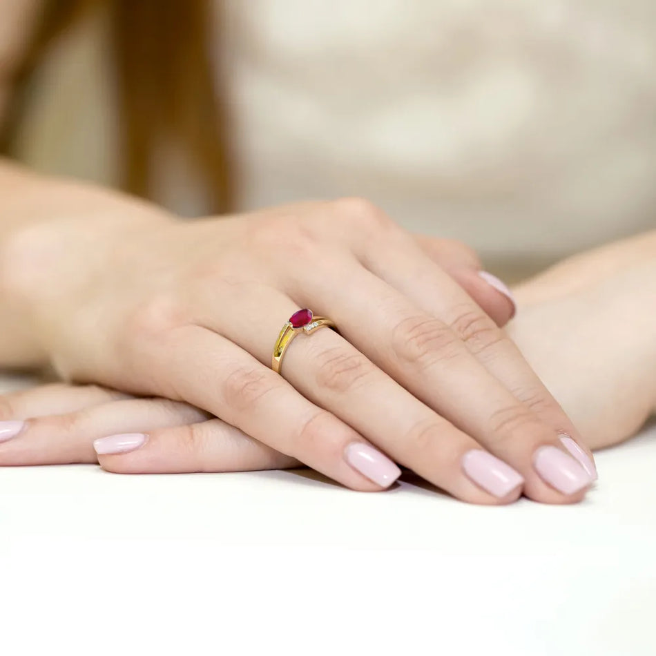Gold Ring with 0.60ct Ruby and 0.052ct Diamonds