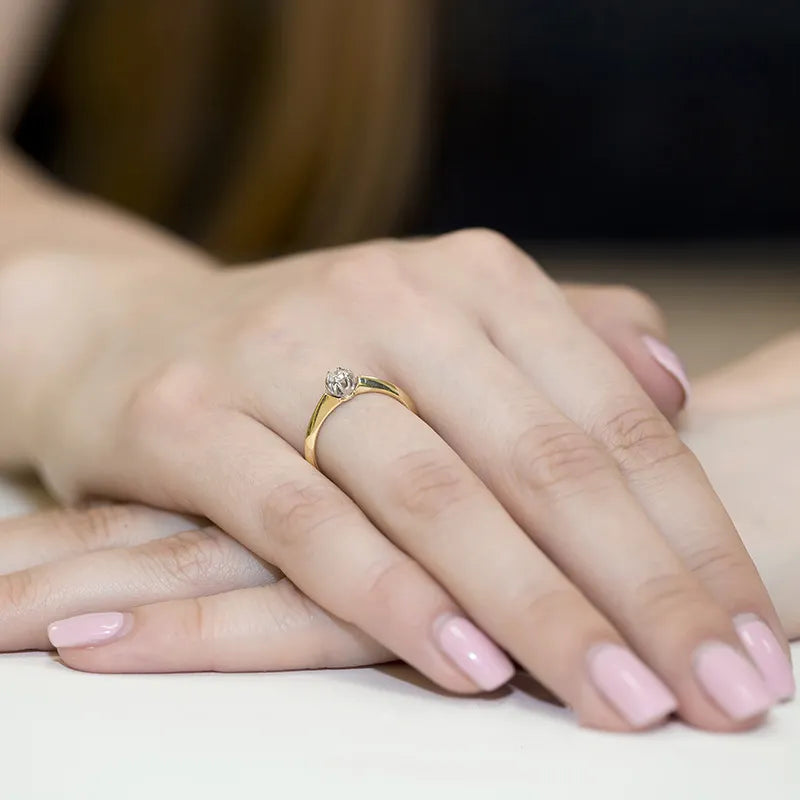 Gold Ring with 0.10ct Diamond