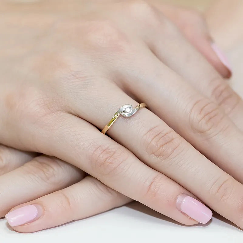 Goldring mit 0,05 ct Diamant