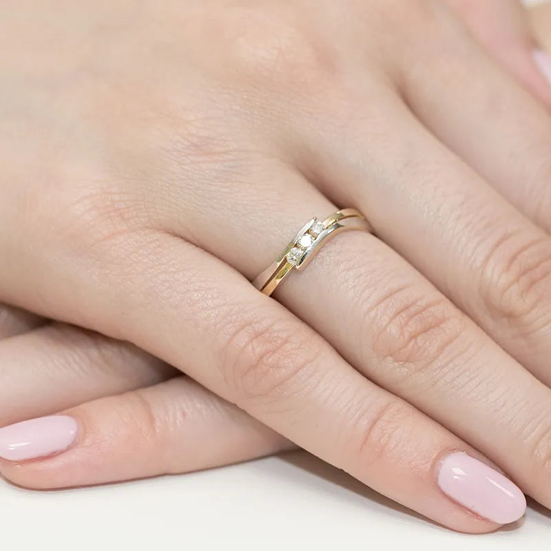 Goldring mit 0,12 ct Diamanten