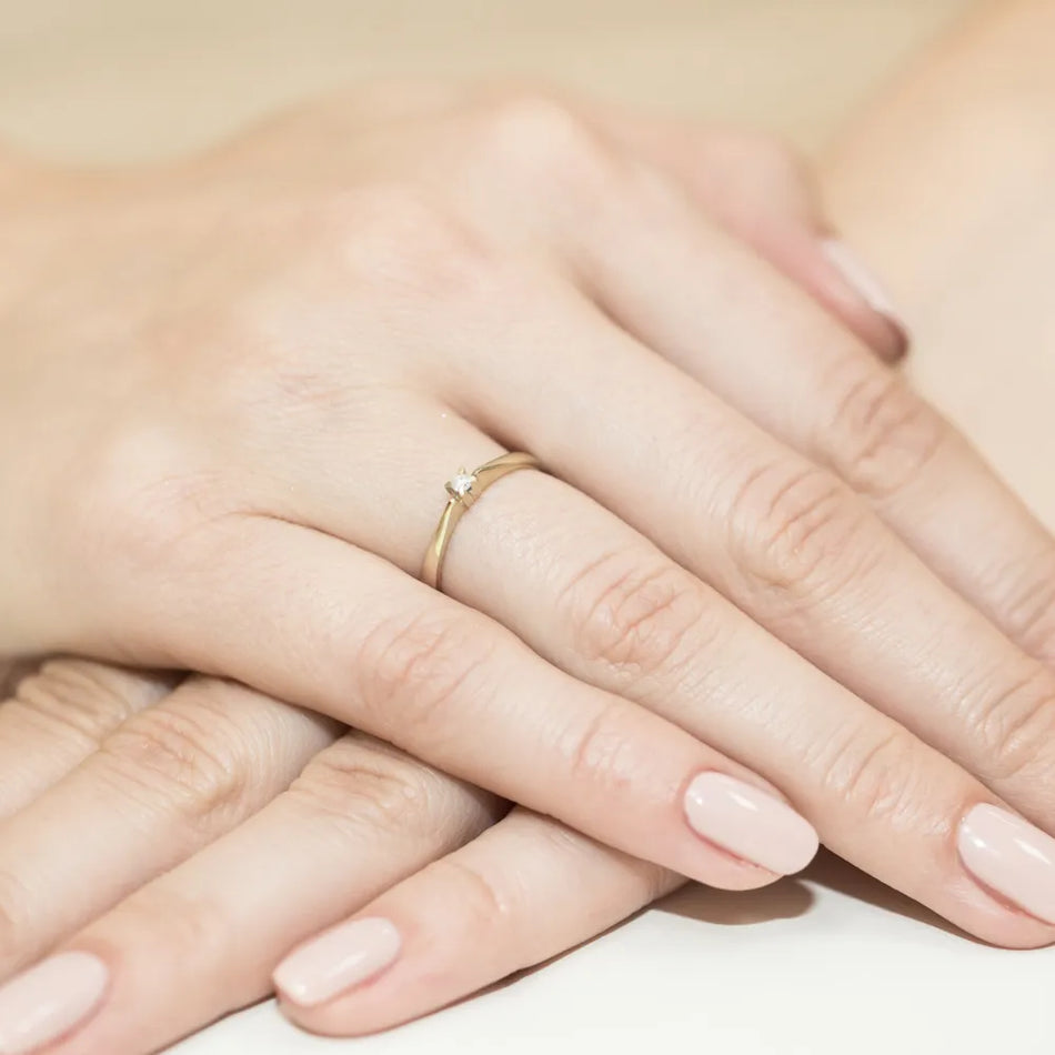 Goldring mit 0,03 ct Diamant