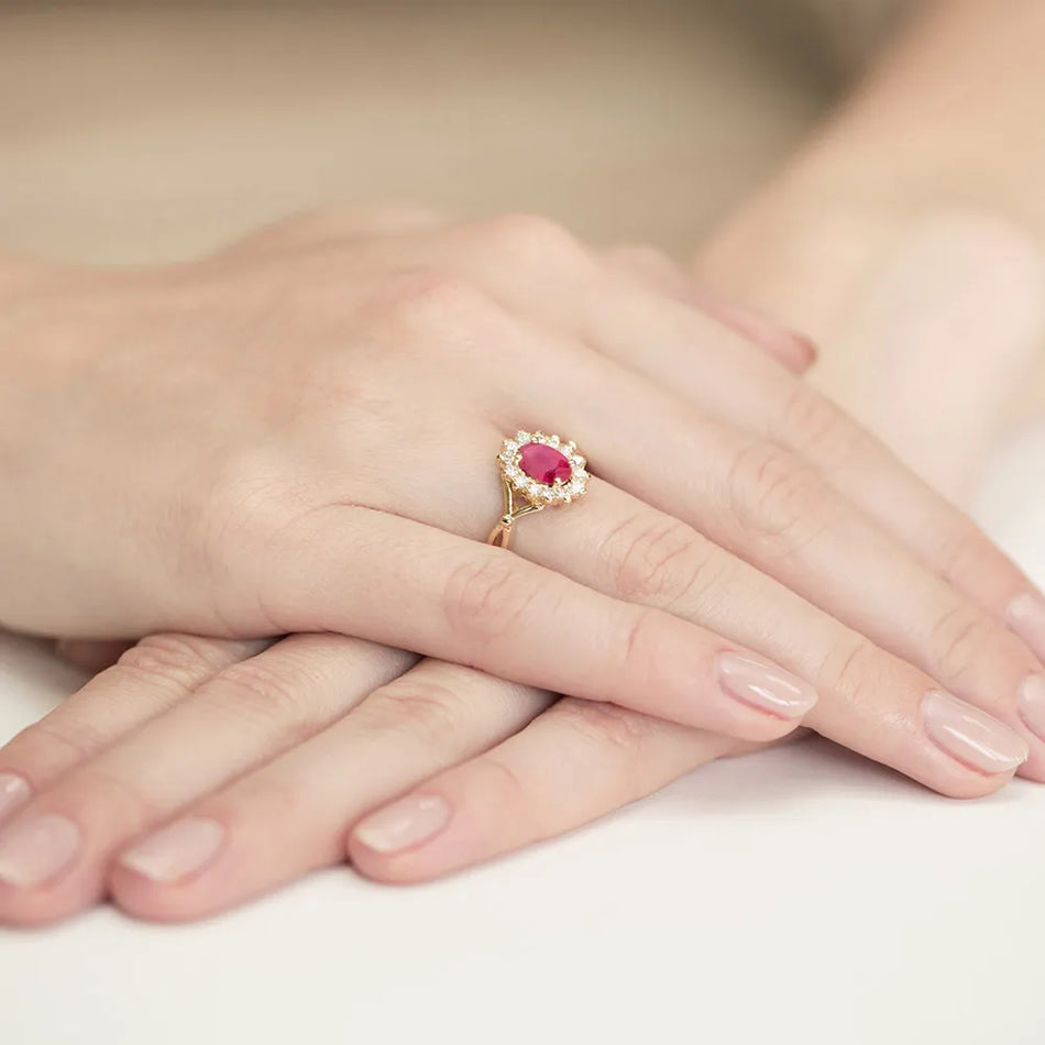Gold Ring with 0.60ct Ruby and 0.12ct Diamonds