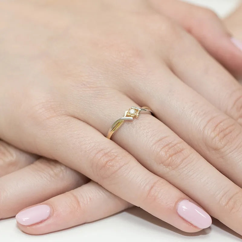 Goldring mit 0,04 ct Diamant