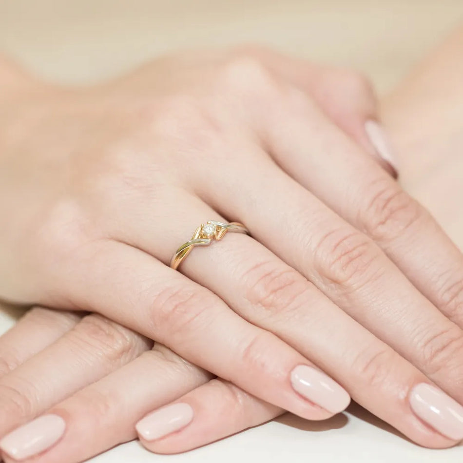 Goldring mit 0,08 ct Diamant