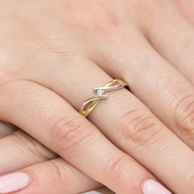 Goldring mit 0,04 ct Diamant