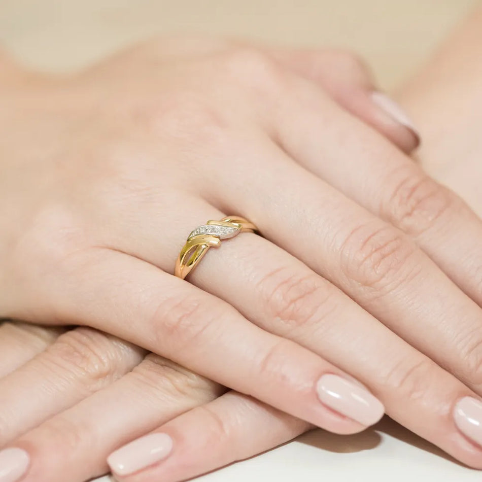 Goldring mit 0,015 ct Diamanten