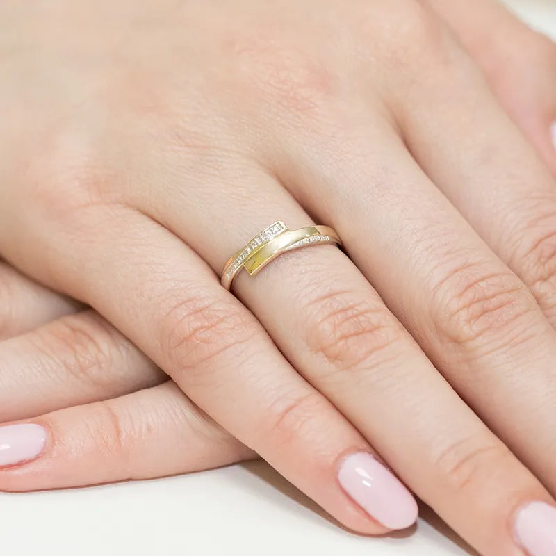 Goldring mit 0,015 ct Diamanten